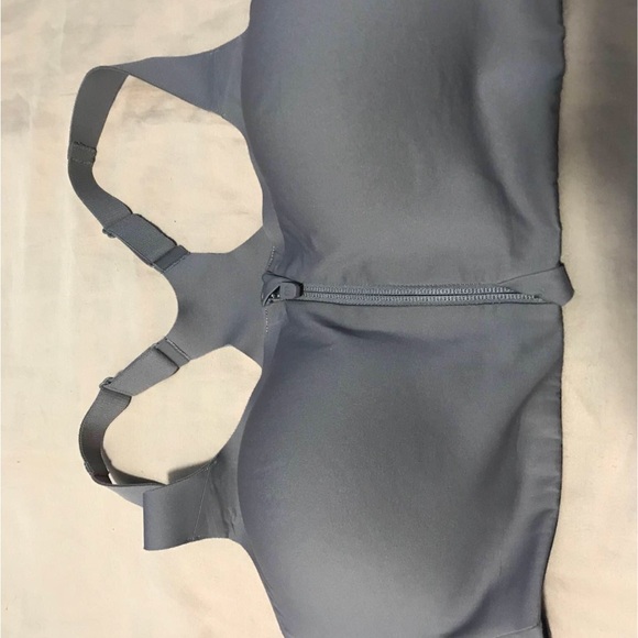 Lululemon sports bra - Picture 2 of 3